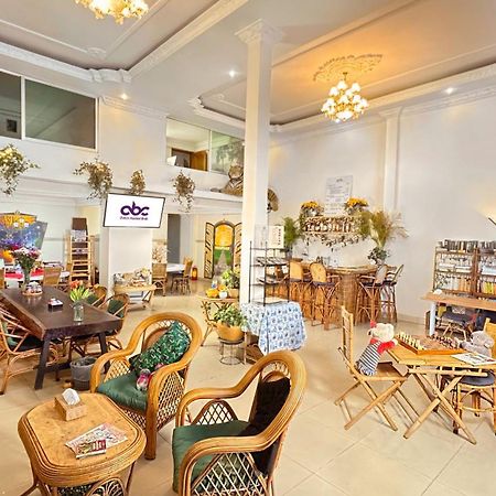 Dutch Hosted B&B, Abc Phnom-Penh Buitenkant foto