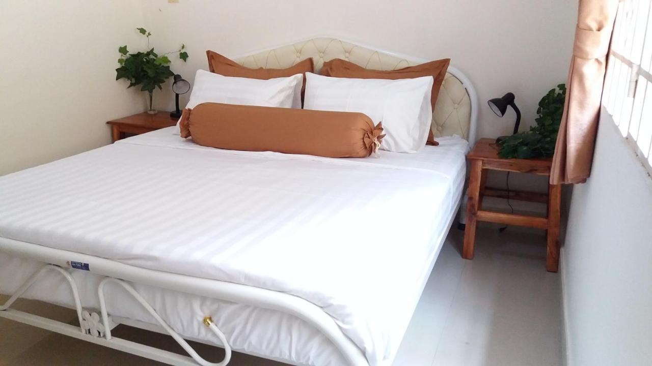 Dutch Hosted B&B, Abc Phnom-Penh Buitenkant foto